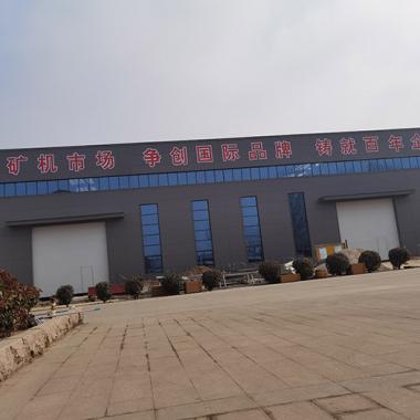 山東山源重工機(jī)械有限公司-車(chē)間一角